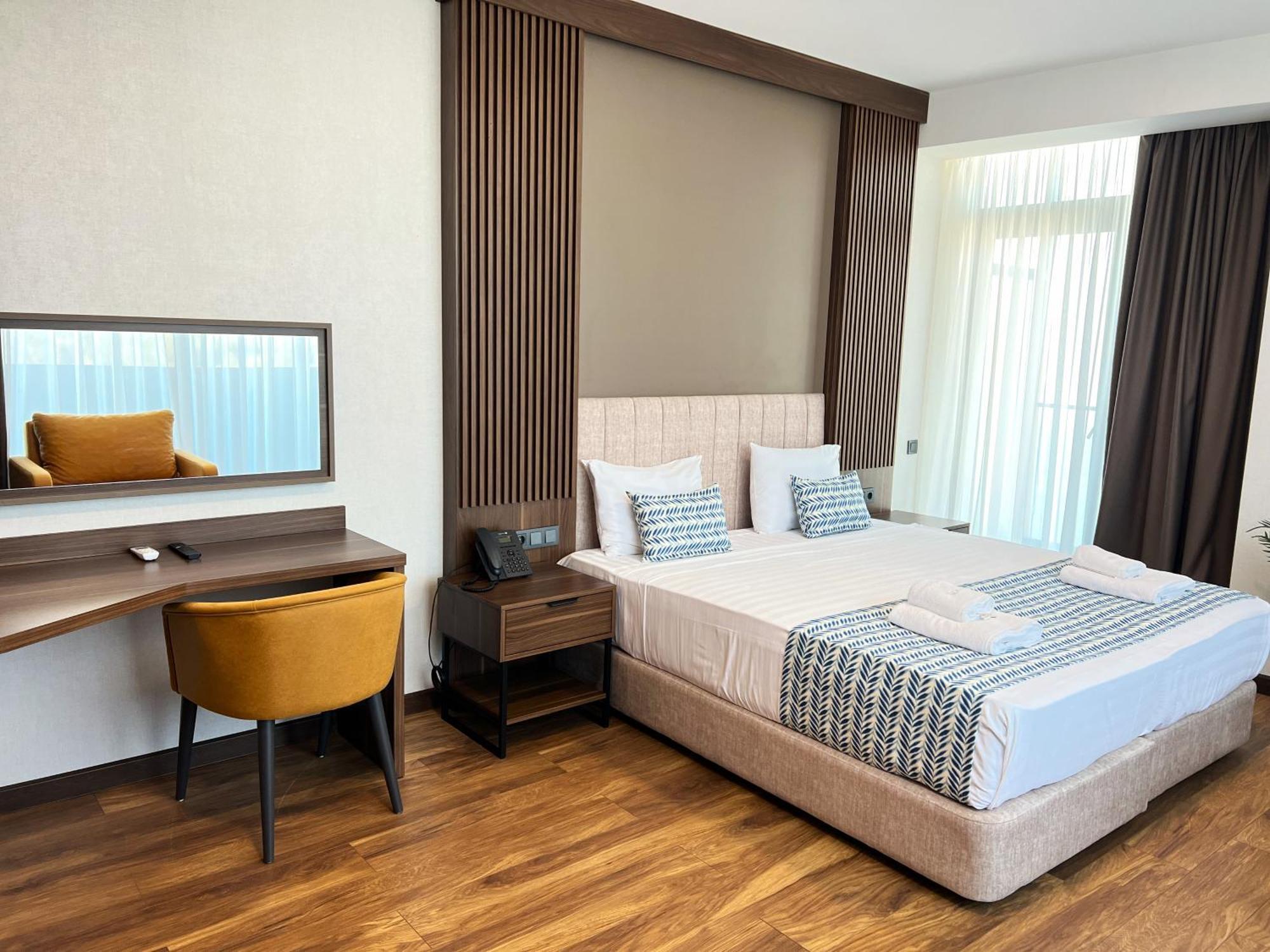 Hotel Navi Batumi Exterior foto